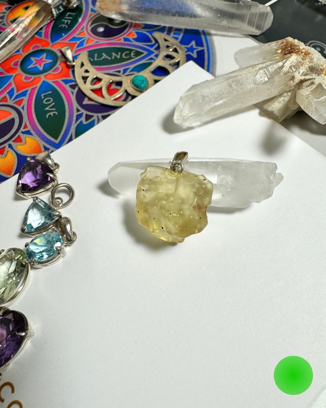 【スターシードのお守り】リビアングラスのゴールド・ペンダントヘッド