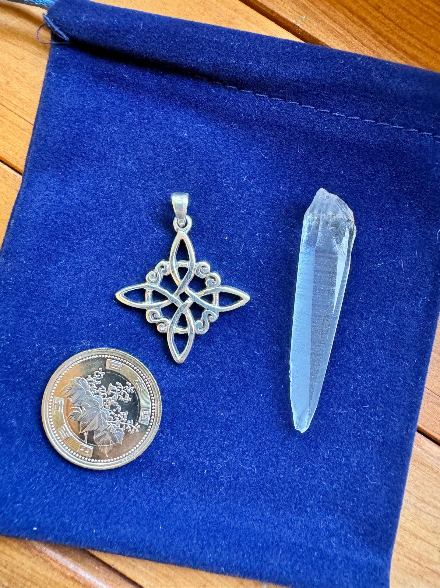 ウイッチ・ノットペンダントとレムリアンシード