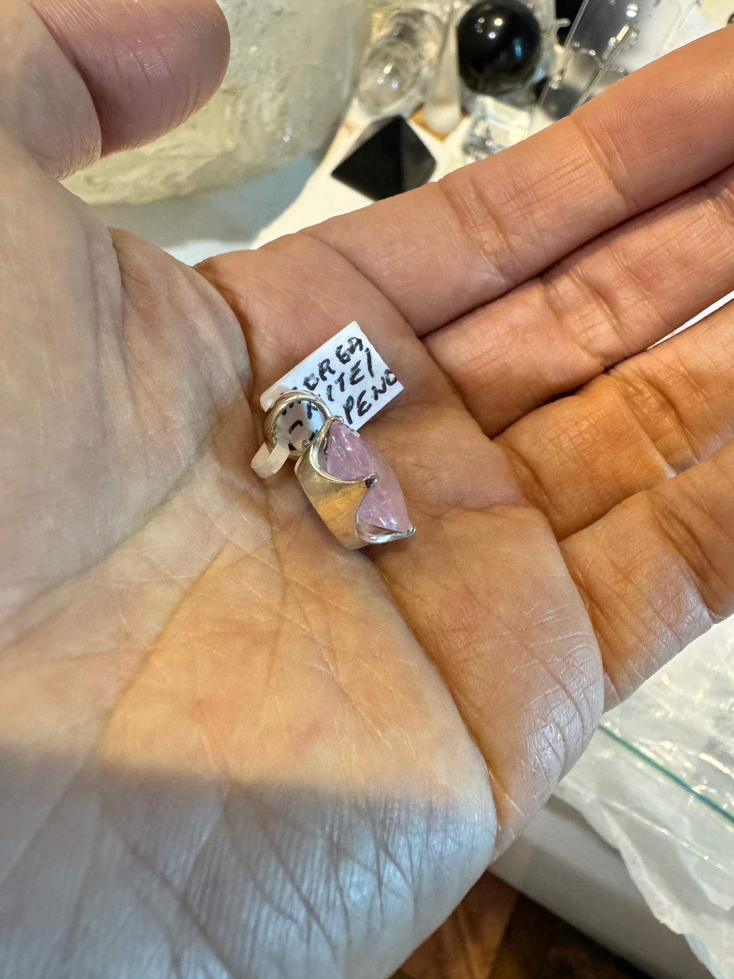 モルガナイト・ペンダント「永遠の愛と癒し」(ロビンさんマジック)