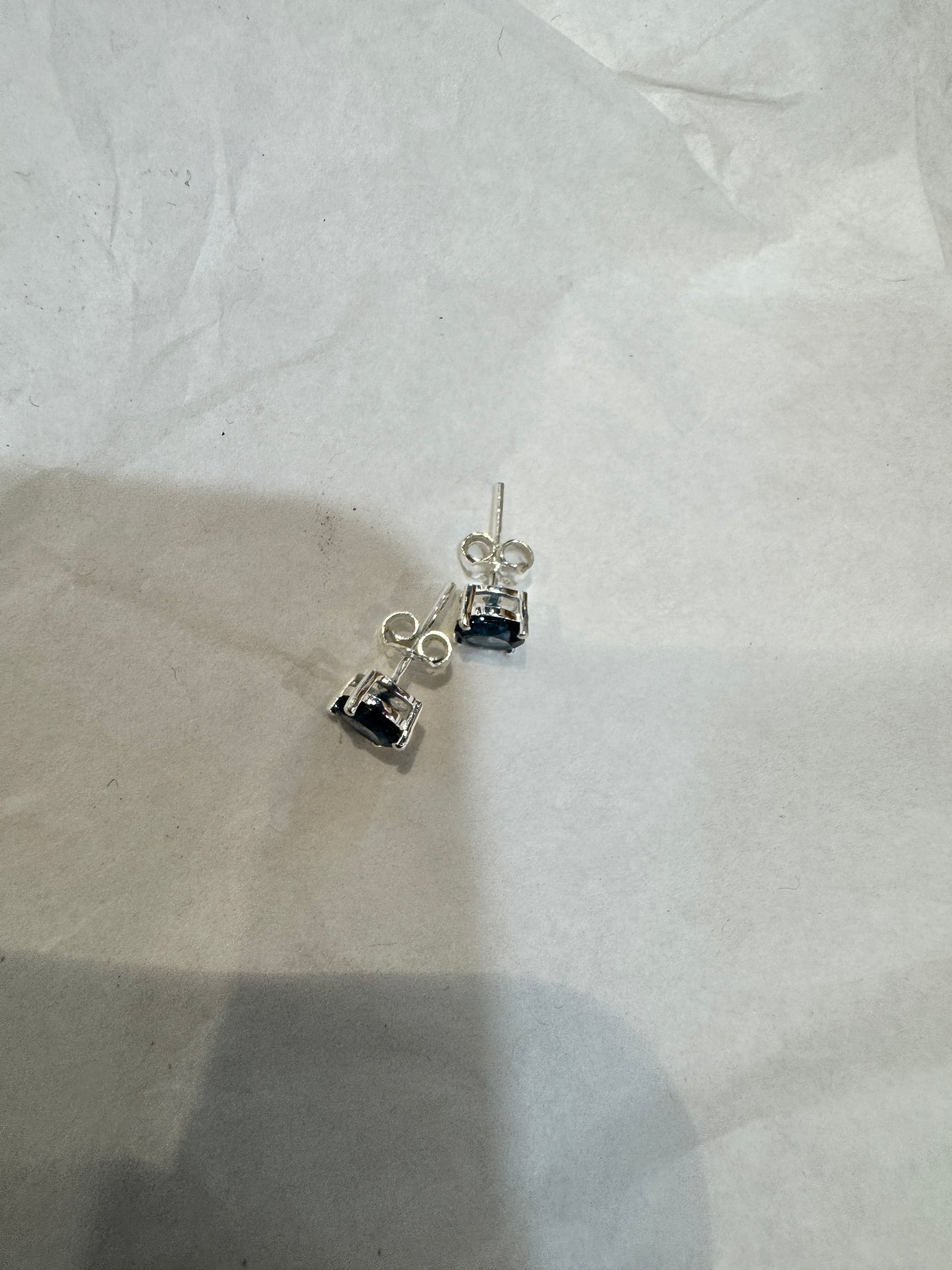 ロンドントパーズのピアス(ロビンさんマジック)