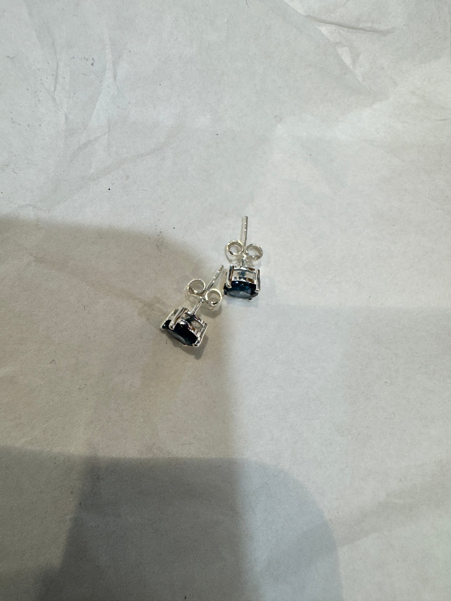 ロンドントパーズのピアス(ロビンさんマジック)