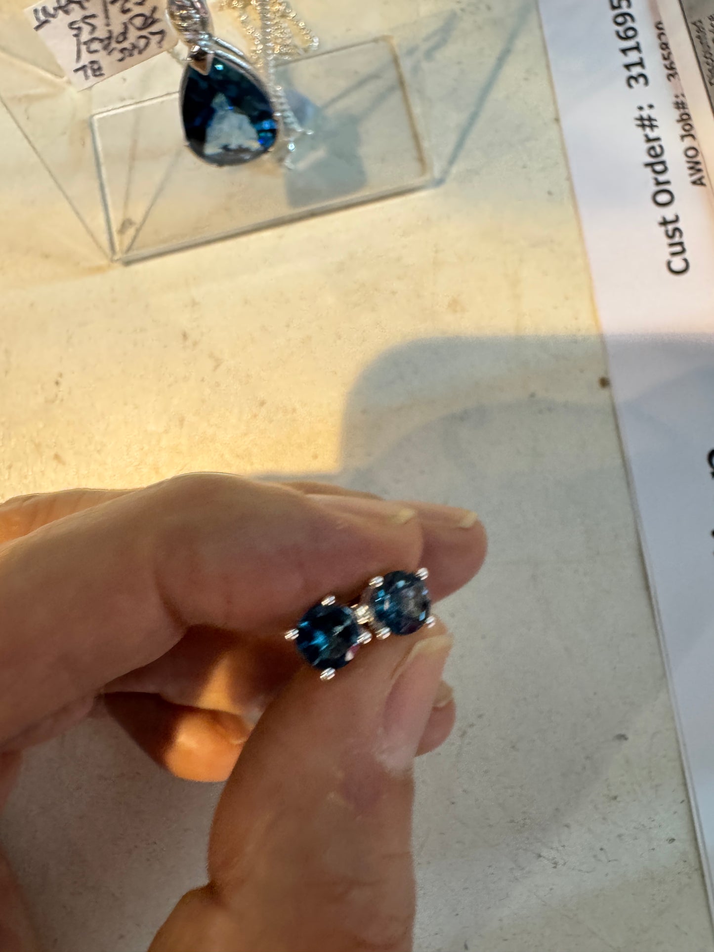 ロンドントパーズのピアス(ロビンさんマジック)