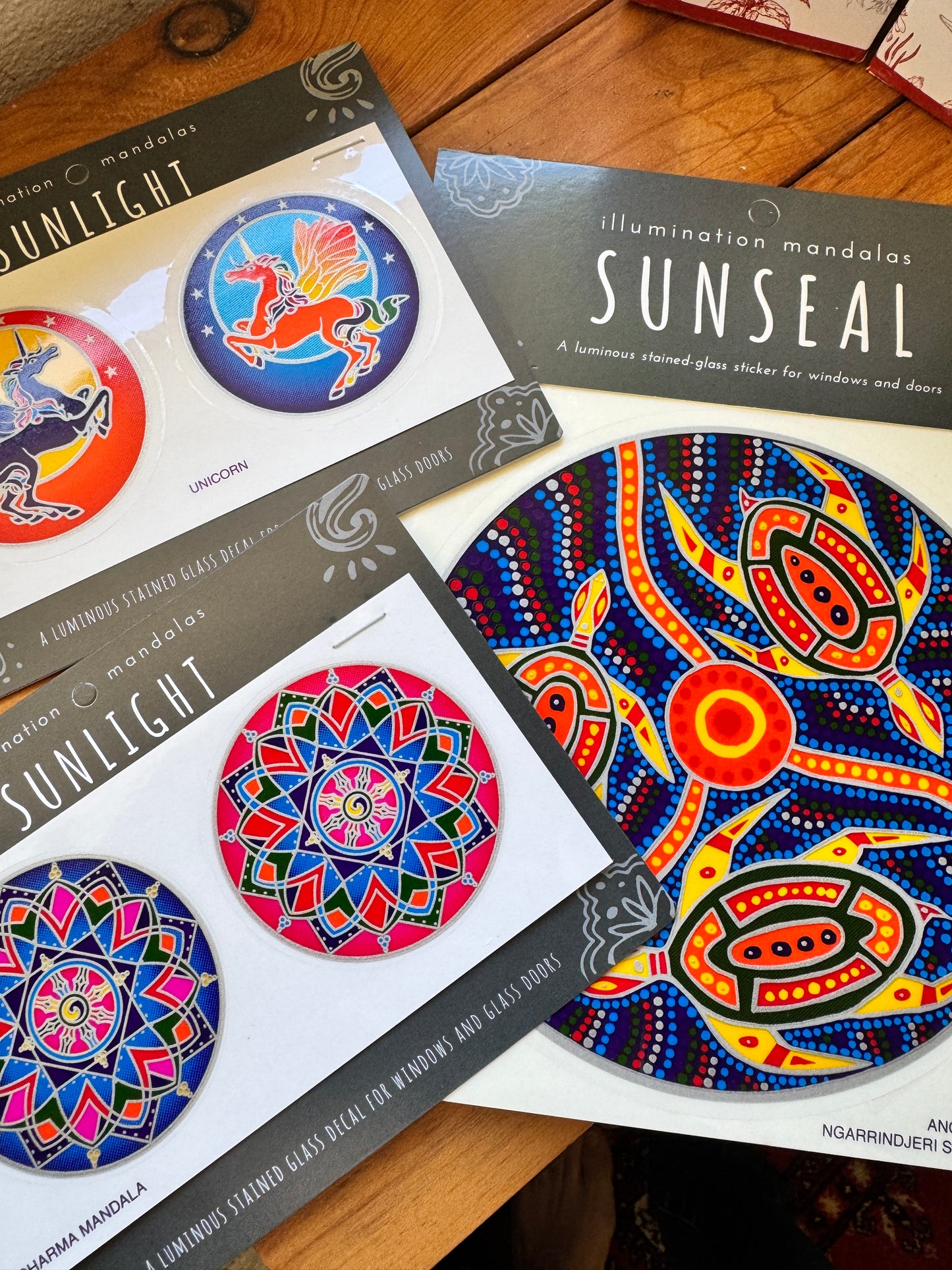 SUNSEAL ステンドグラス・ステッカー(オーストラリア・デザイン& Made In Australia)