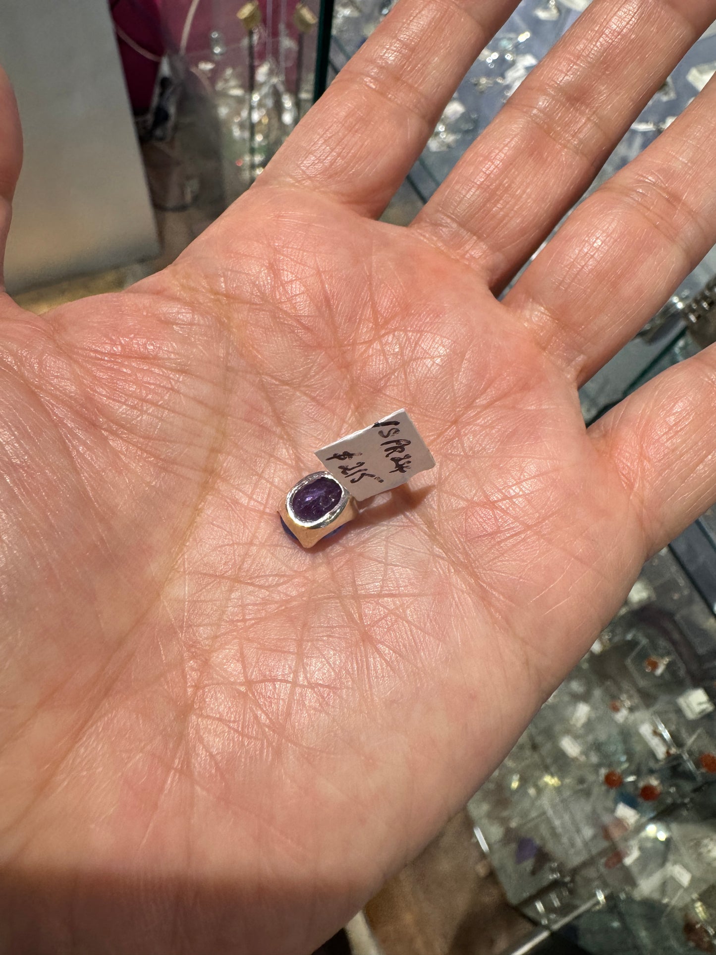 青く輝くダイヤモンド、タンザナイトのペンダント