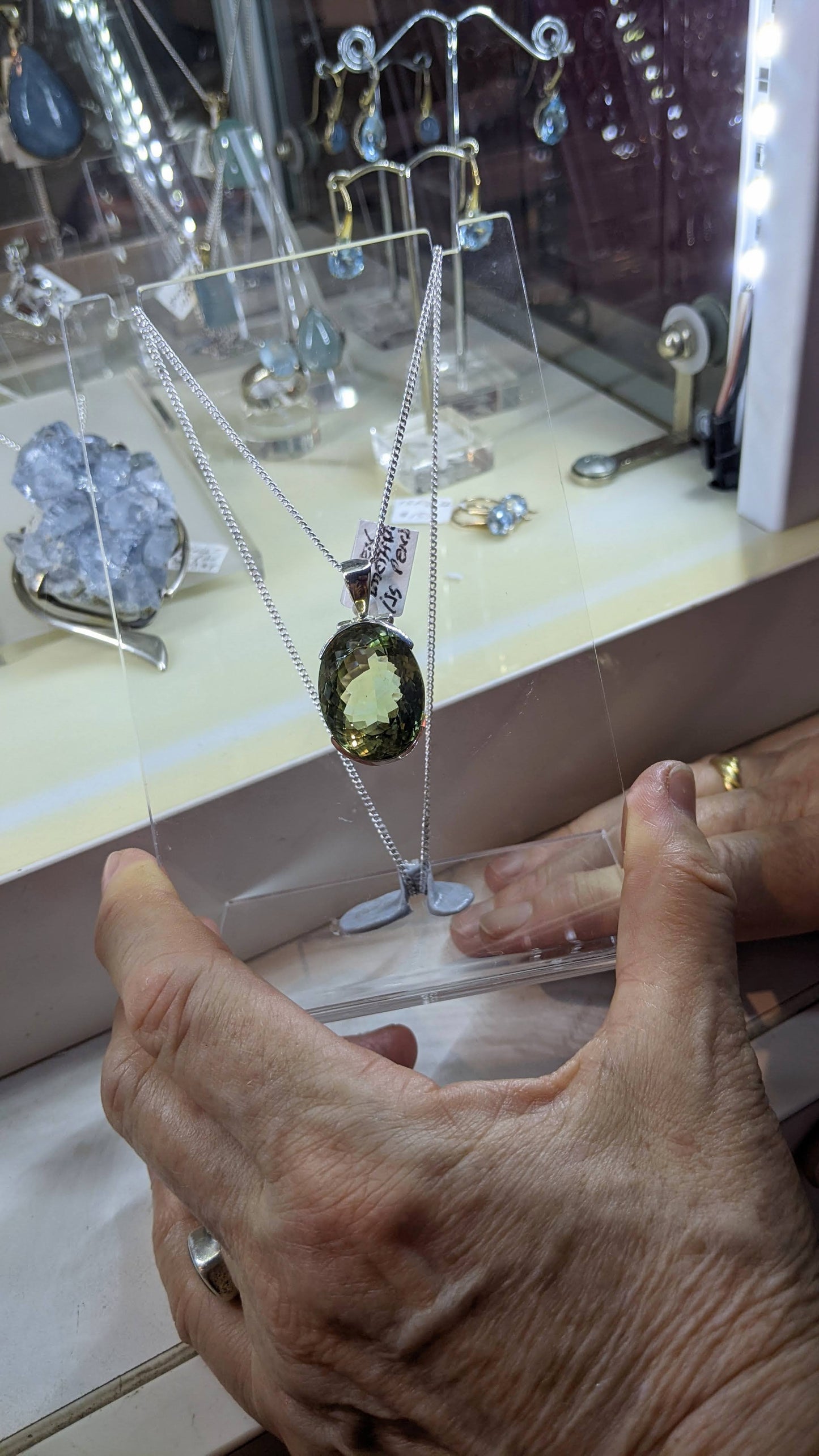 グリーンアメジストペンダント (オーバル型)