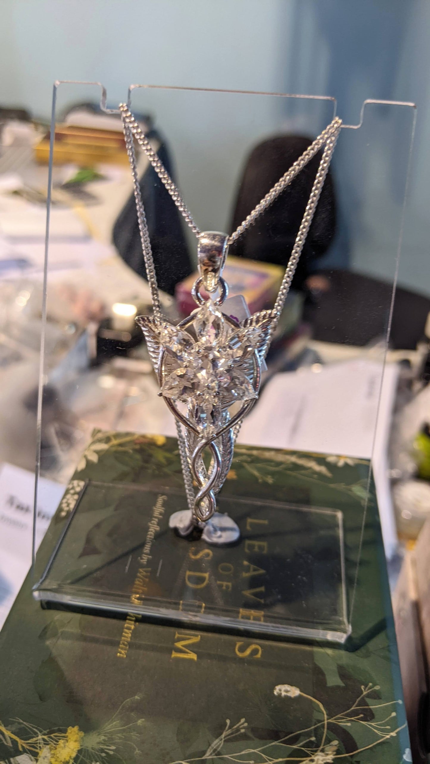 大人気🌸 天使が翼を広げるペンダント