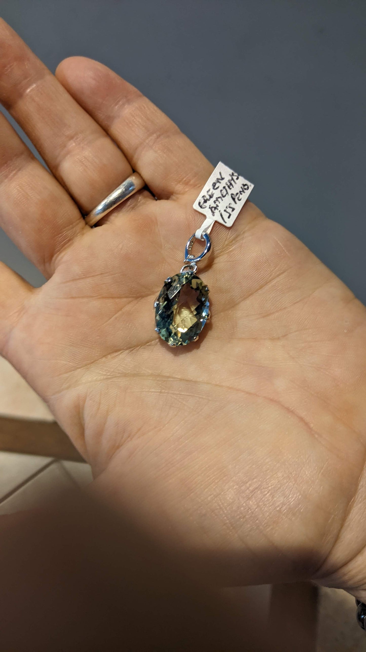 グリーンアメジスト・ペンダントヘッド (オーバル型・小)