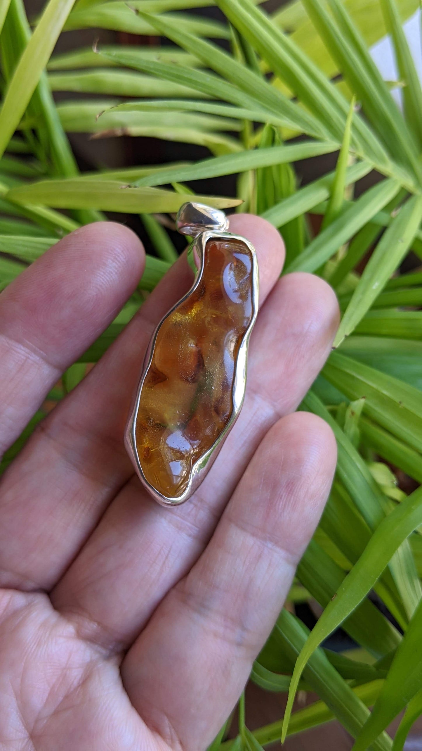 New!【3点セット】メルボルンの白魔女カルコパイライト、ローズクオーツ、琥珀のペンダント