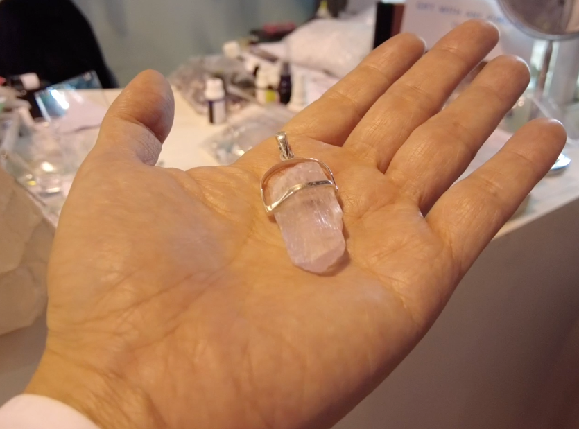 クンツァイト天然石ペンダントヘッド