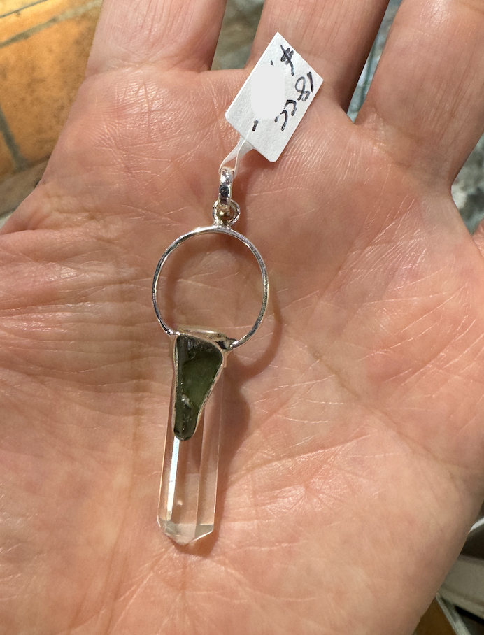 モルダバイトと水晶のペンダント