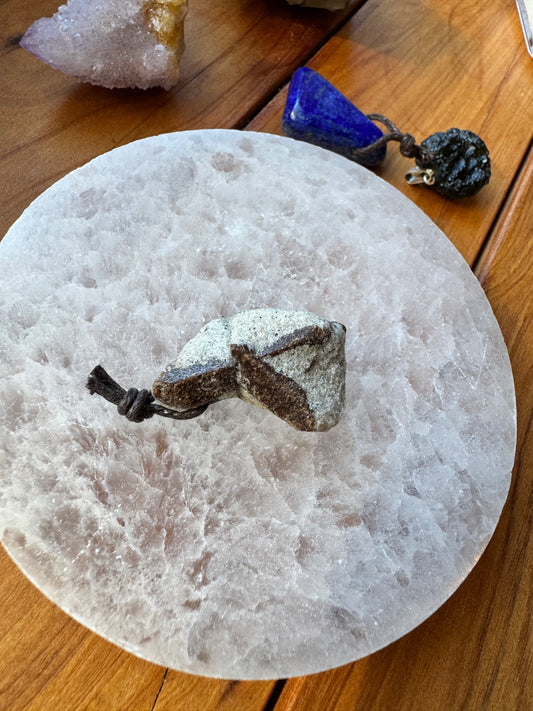 十字・ストロウライト ペンダント（staurolite pendant）
