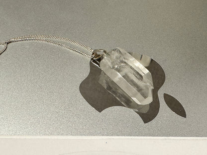 レムリアンシード（風）のペンダント・シルバーネックレス付き