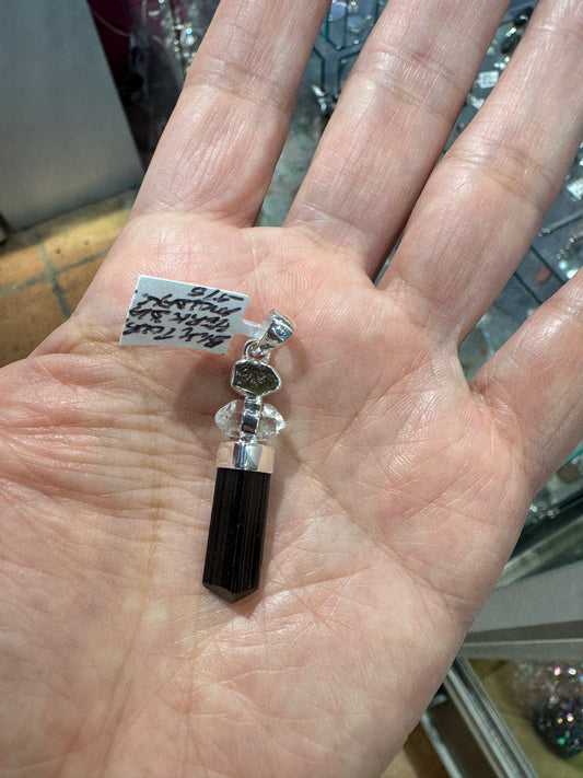 モルダバイトとハーキマダイヤとブラックトルマリンのペンダント！