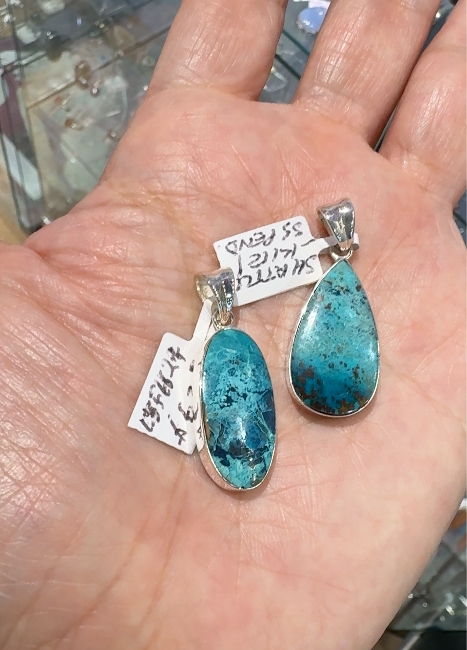 ネイティブ・インディアンのお守り シャタッカイト（Shattuckite）アリゾナ産 オーバル型