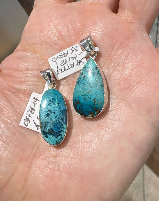 ネイティブ・インディアンのお守り シャタッカイト（Shattuckite）アリゾナ産 オーバル型
