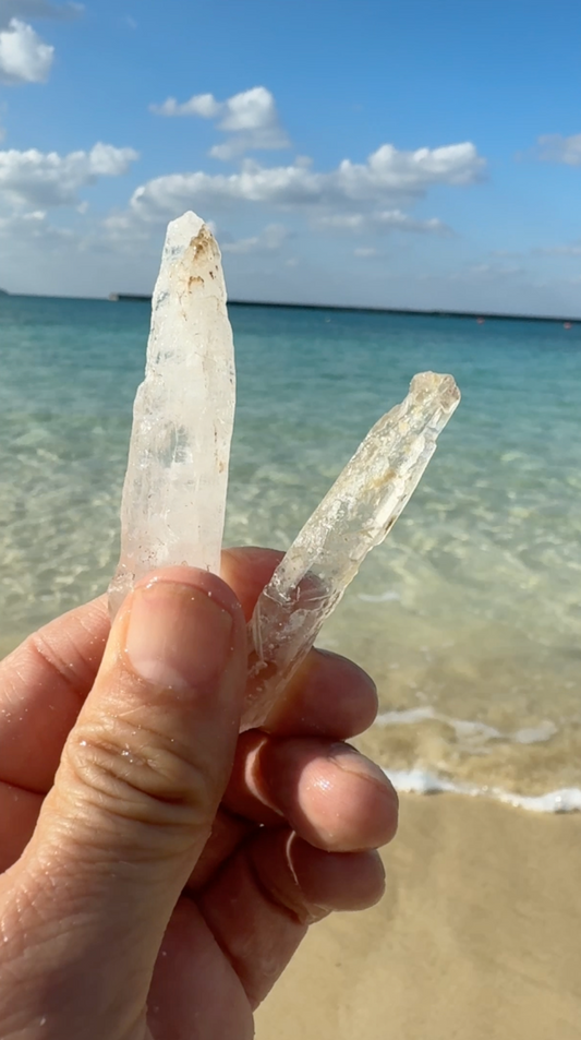 私は、浄化する、高千穂水晶を宮古島の風と海で…